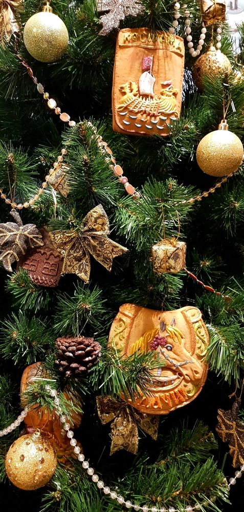 Бьют часы 12 раз.