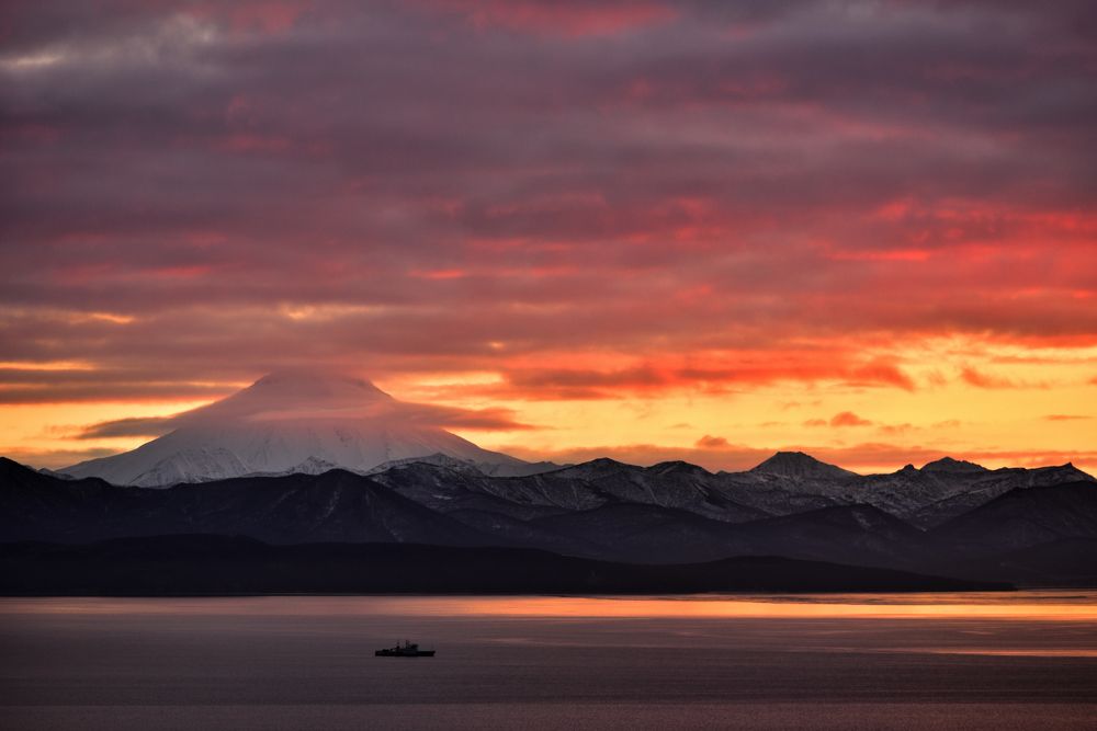 Закат на Авачинской бухте.