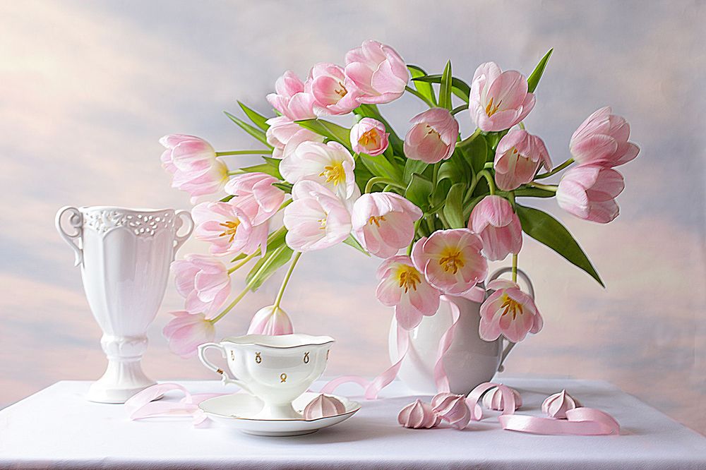 Тюльпаны поют о весне.