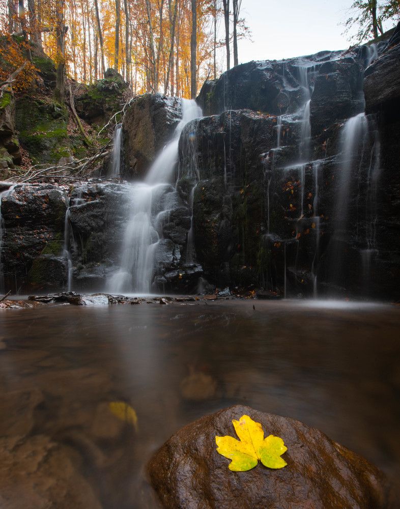 Осіння пора на водоспаді