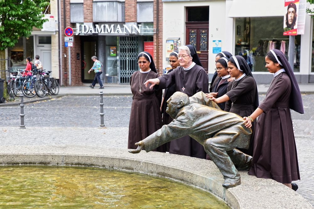 Photograph by SI SABER LOTFI