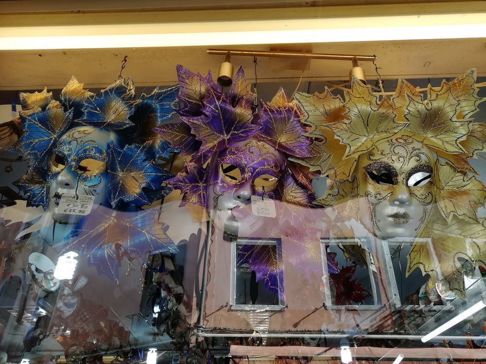 Карнавальные витрины