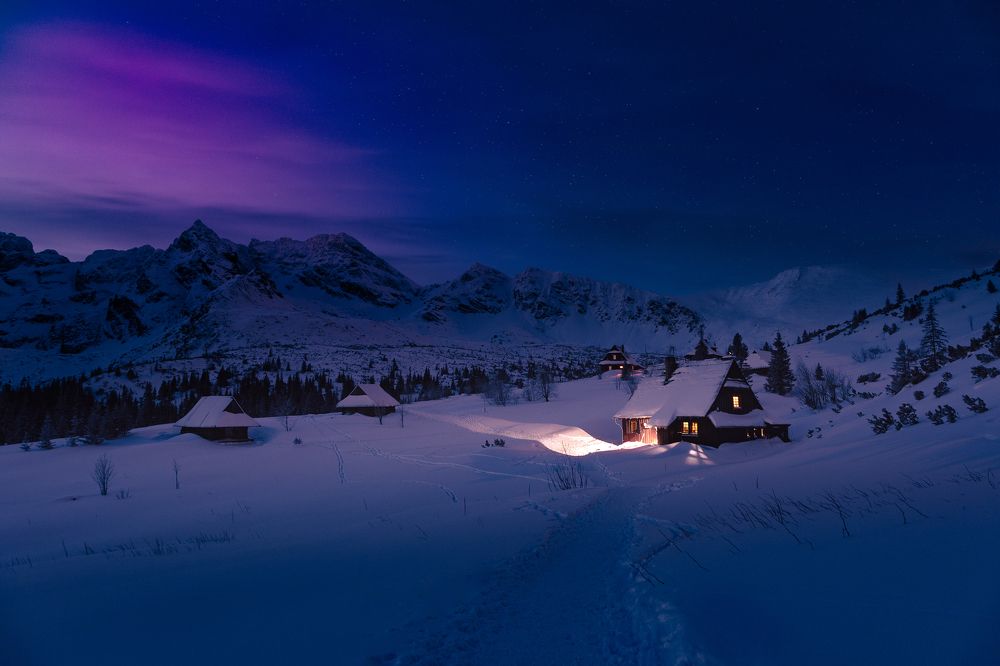 "Betlejemka" before dawn.