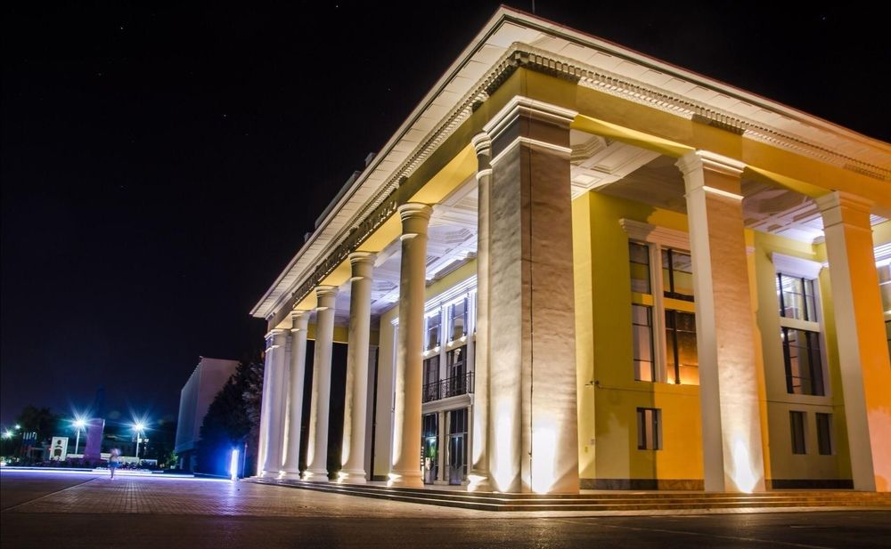 Библиотека им. Толстого.