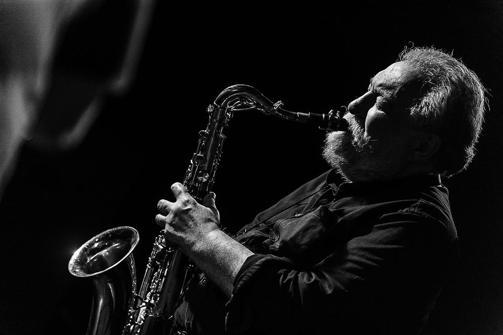 Evan Parker (saxophone).