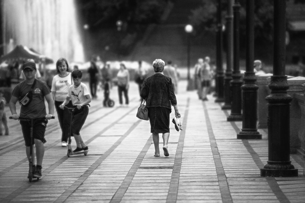 Босиком по Набережной.