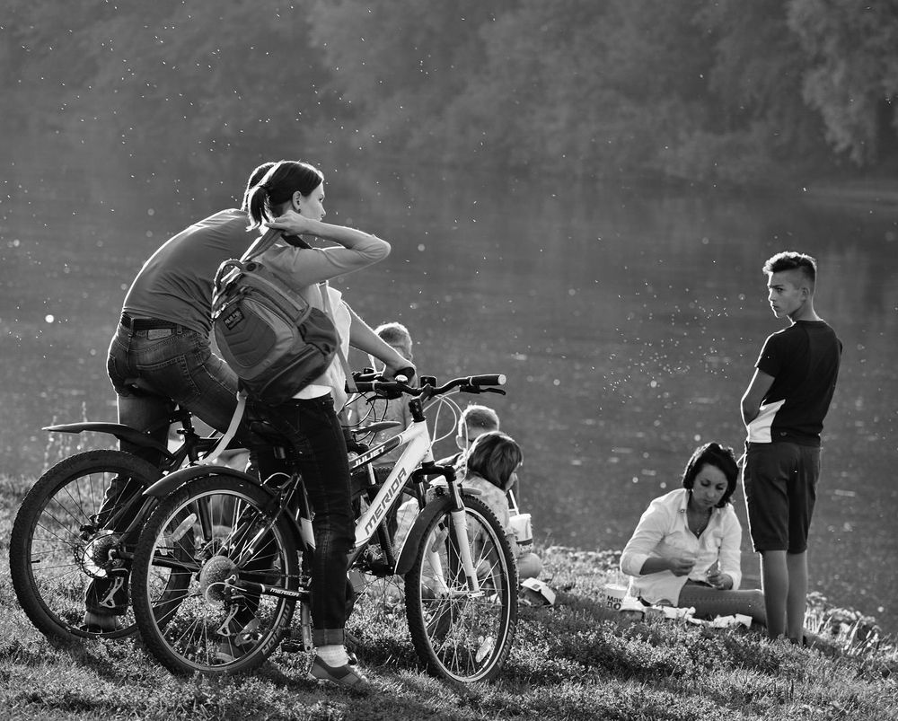 Тёплый вечер на набережной.