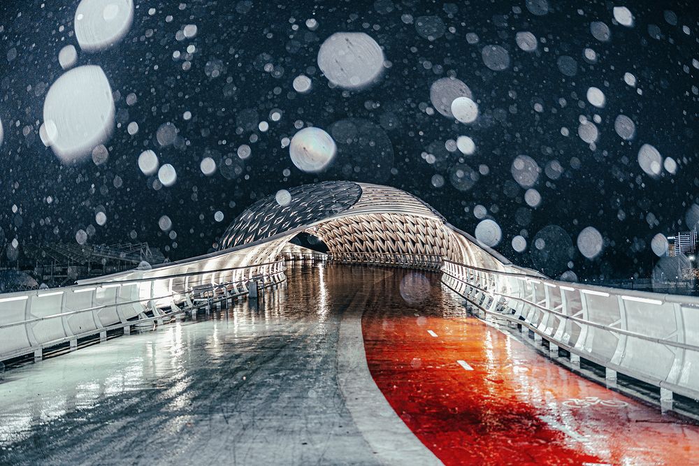 "Атырауский мост" Астана (Нур-Султан) во время снегопада зимой