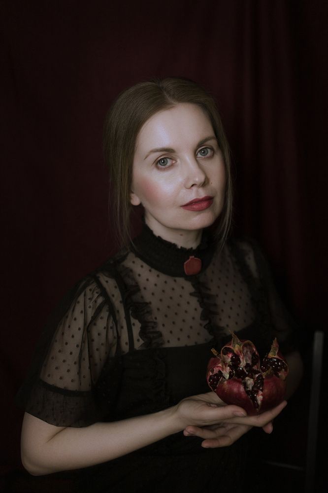 Автопортрет с гранатом