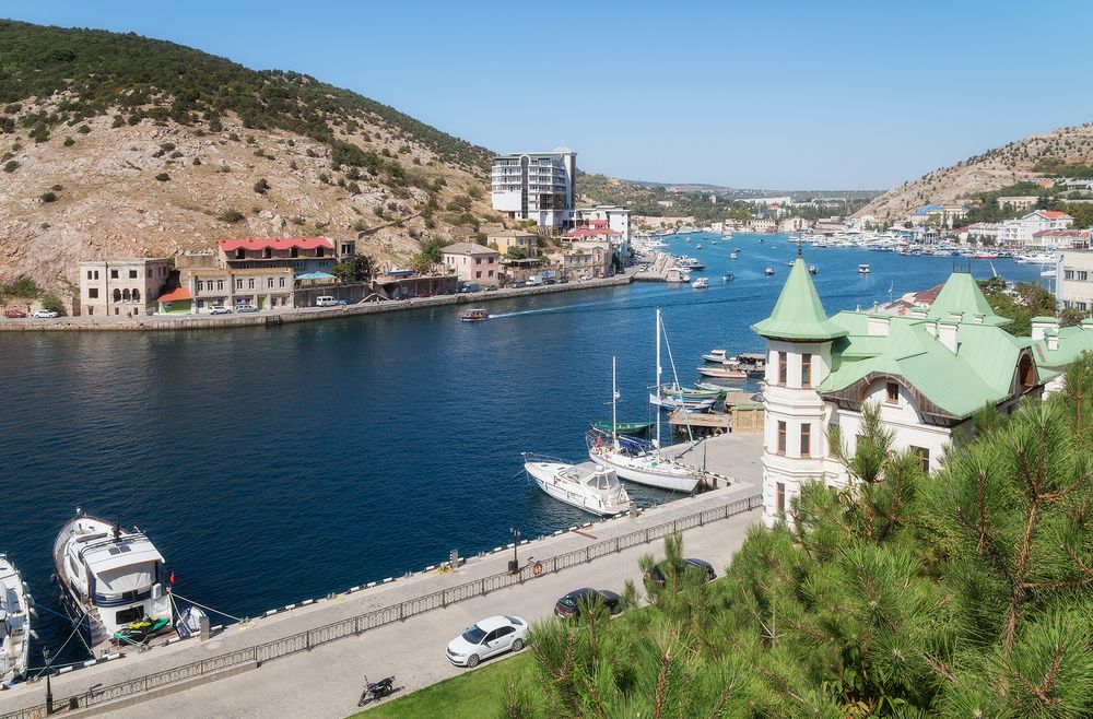 БАЛАКЛАВА В СОЛНЕЧНЫЙ ДЕНЬ