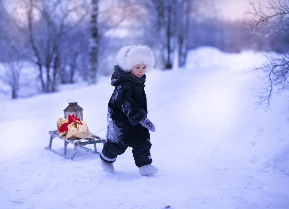Мальчик и подарки