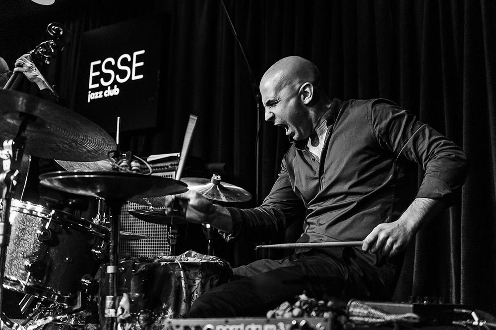 Robert Mehmet Ikiz (drums).