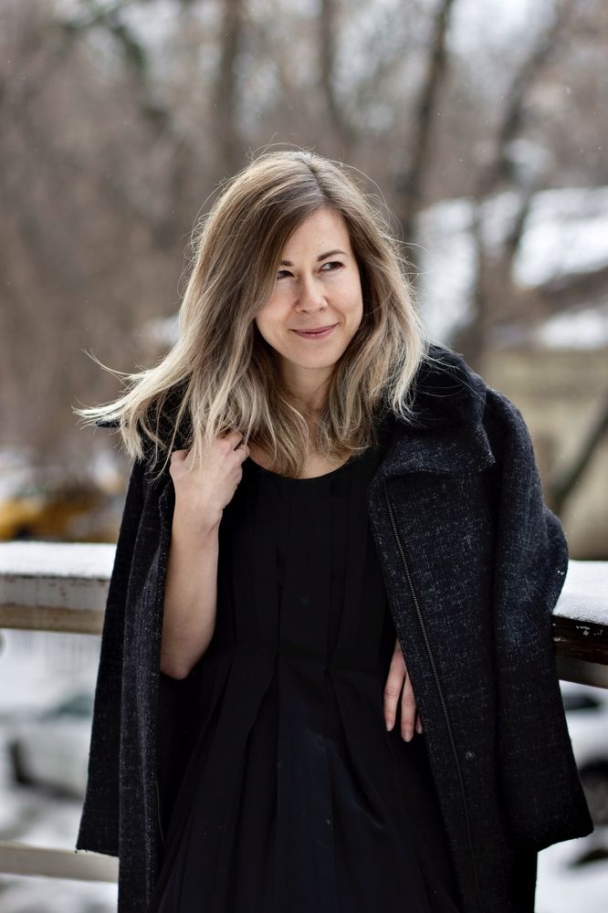 Девушка на балконе