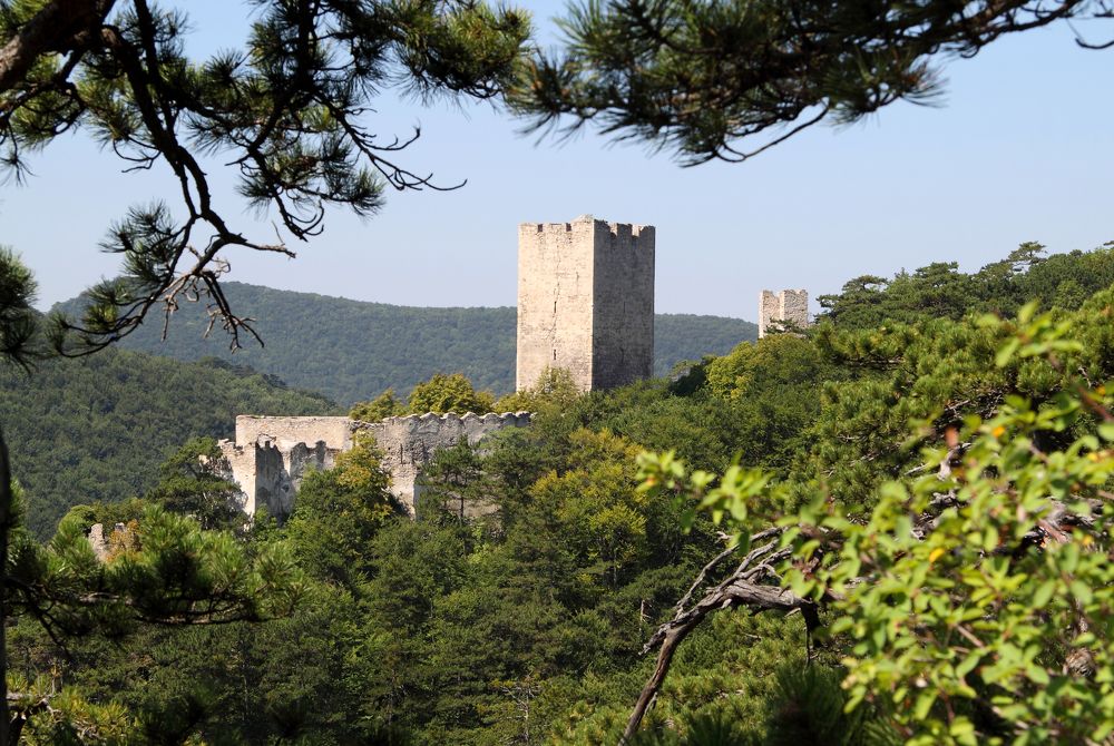 Замок Раухенштайн