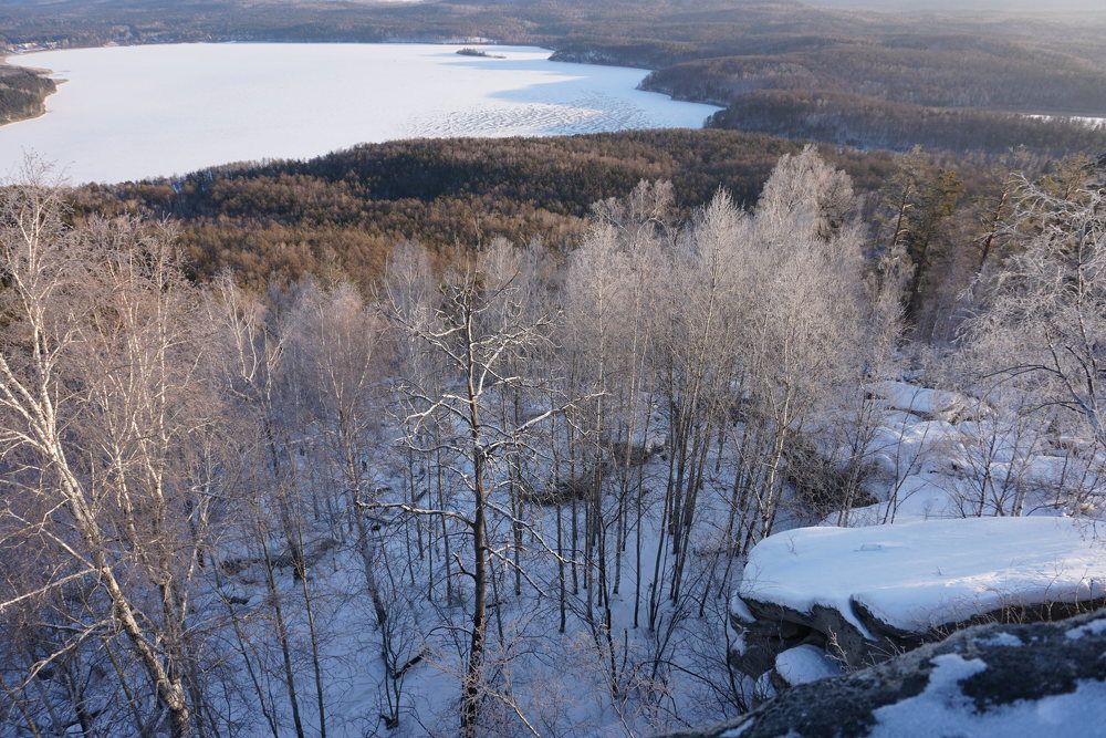 Вид на озеро с древнего шихана