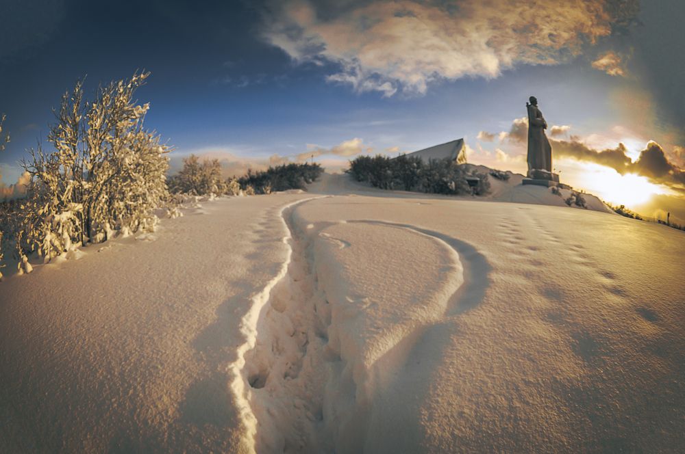 Памятник Алёша в городе Мурманск.