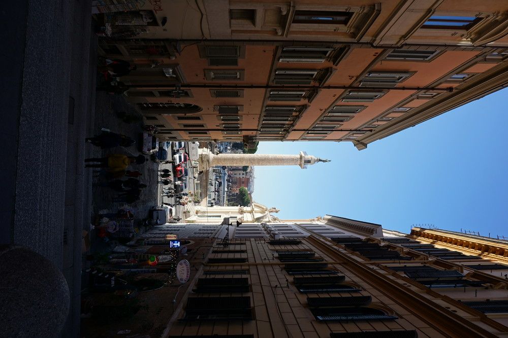 к колонне Траяна