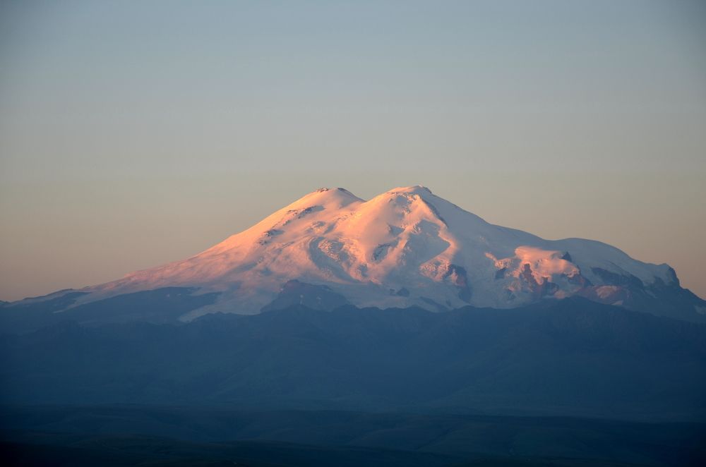 Эльбрус встречает рассвет / Elbrus meets the dawn