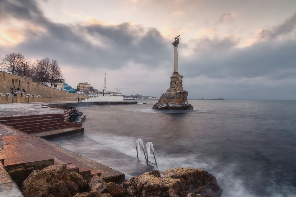 Зима заходила в город...