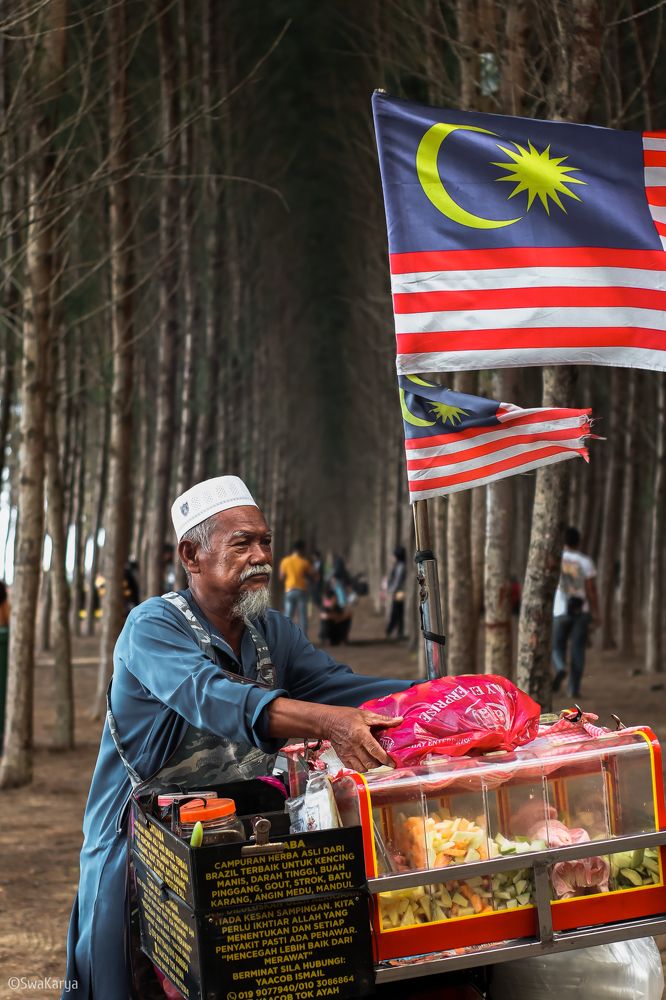 Old man vendor