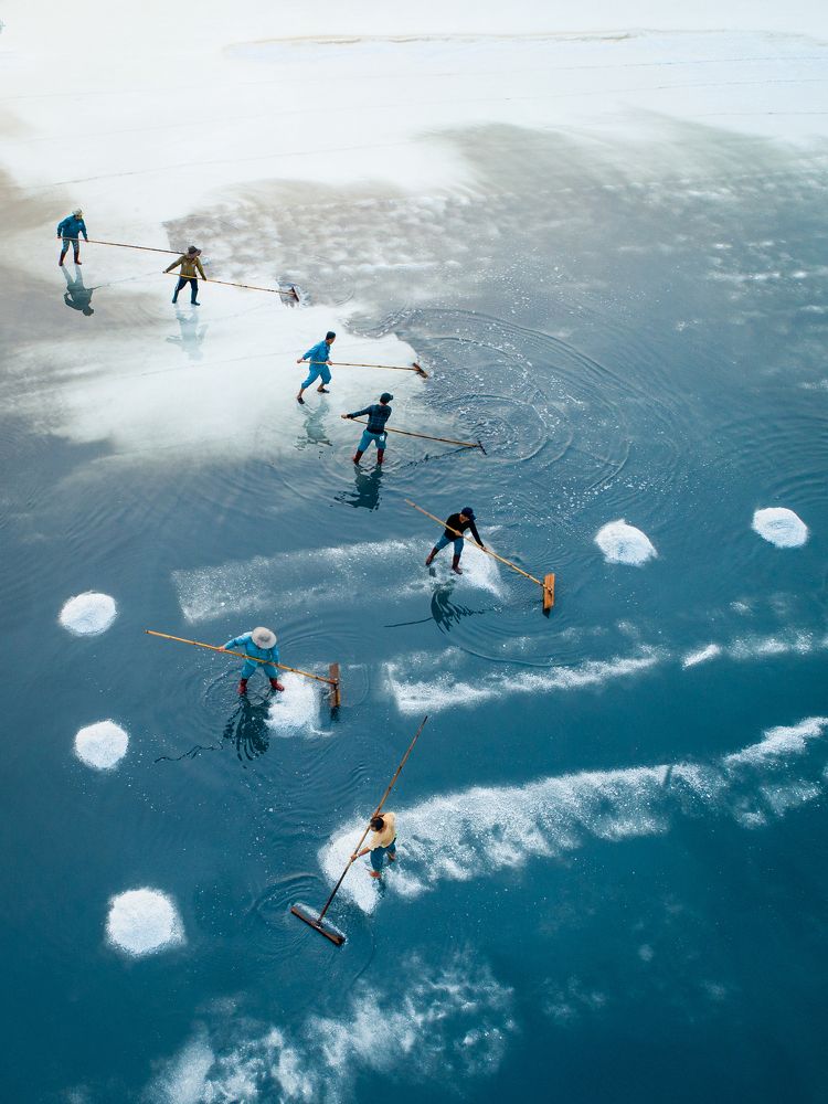 Rhythm on the salt fields