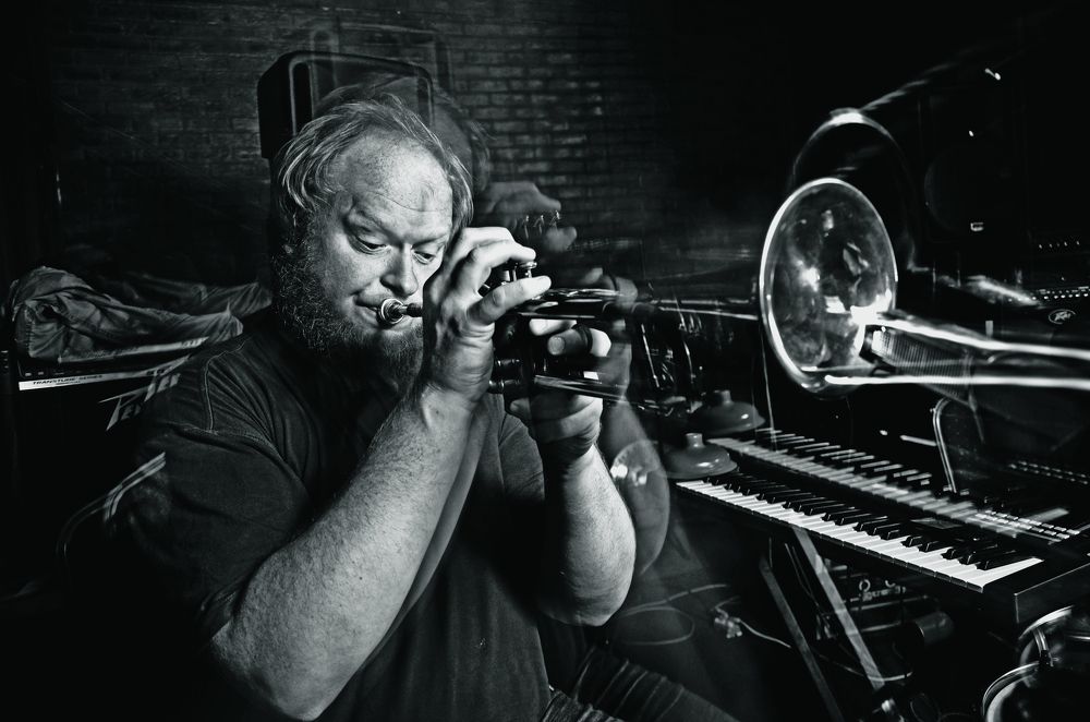 Трубит трубач