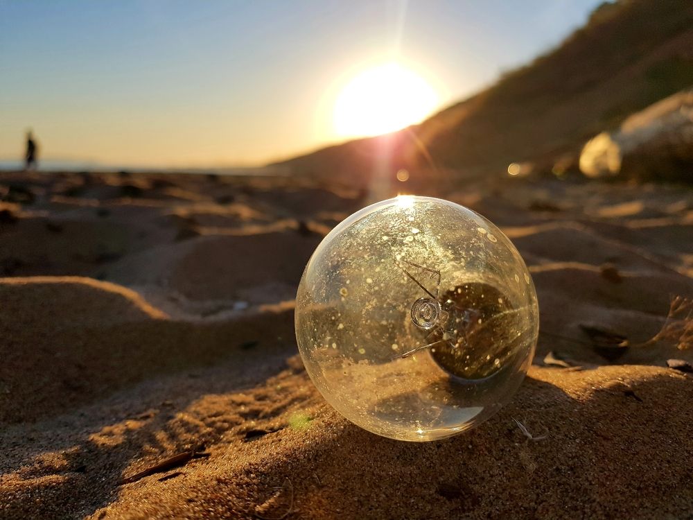 Лампочка на закате