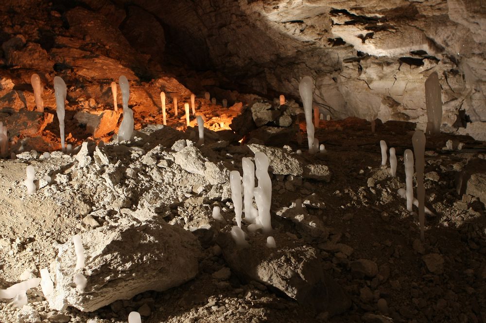 Сталагмиты.