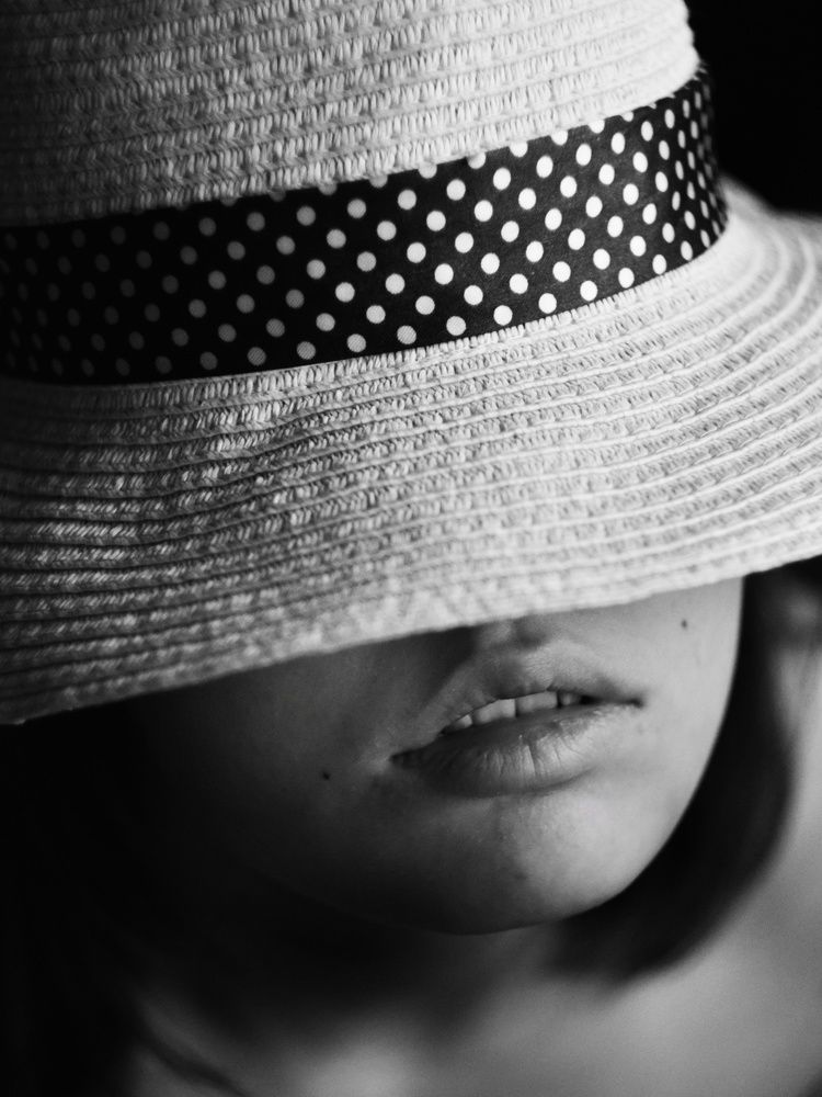 Девушка в шляпе