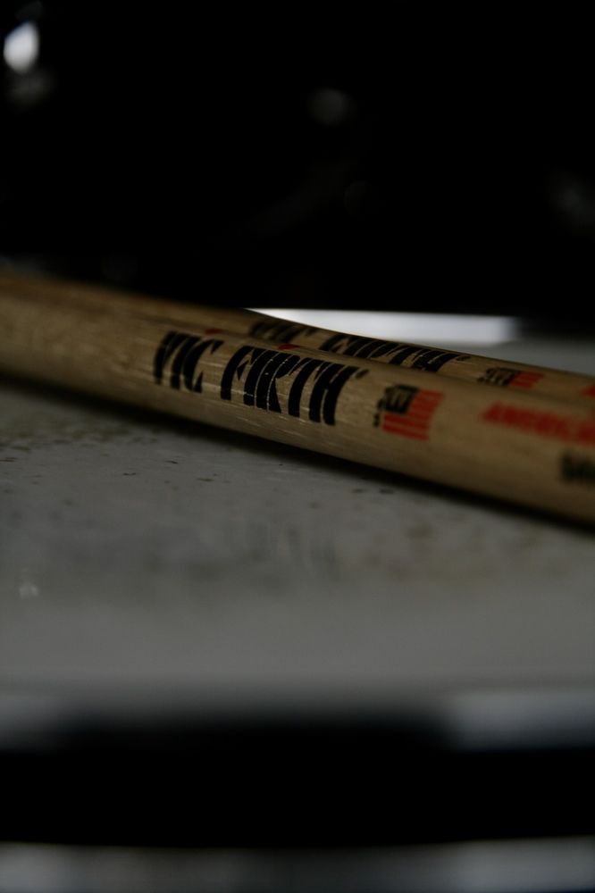 Барабанная установка в деятелях