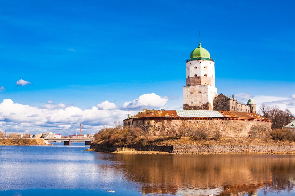 Выборгский замок весной. Ленинградская область, Россия