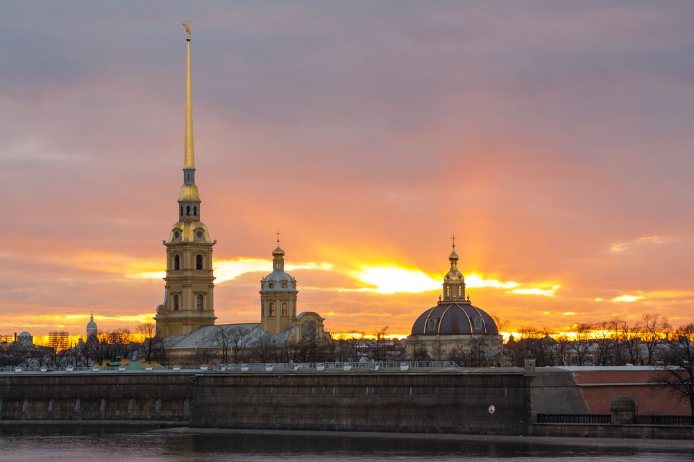 Петропавловская крепость на закате.