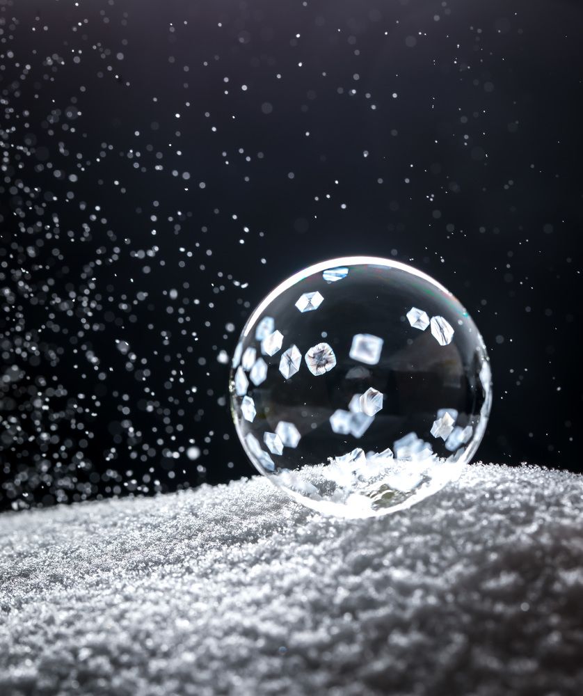Бриллианты в замерзающем мыльном пузыре