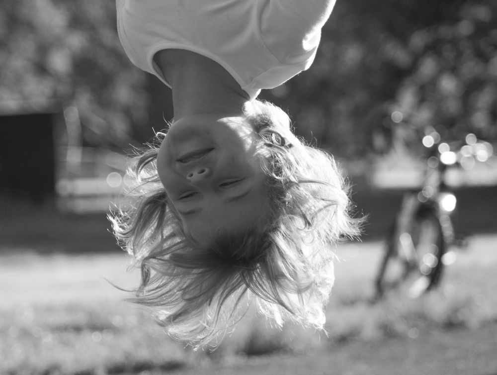 Мир интересно смотреть вверх ногами