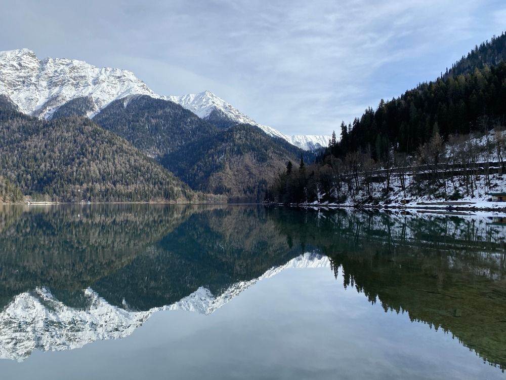 Озеро и горы