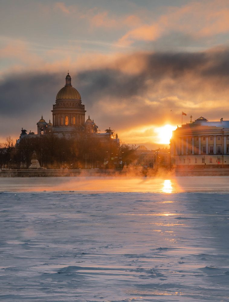 Frosty dawn. St. Petersburg