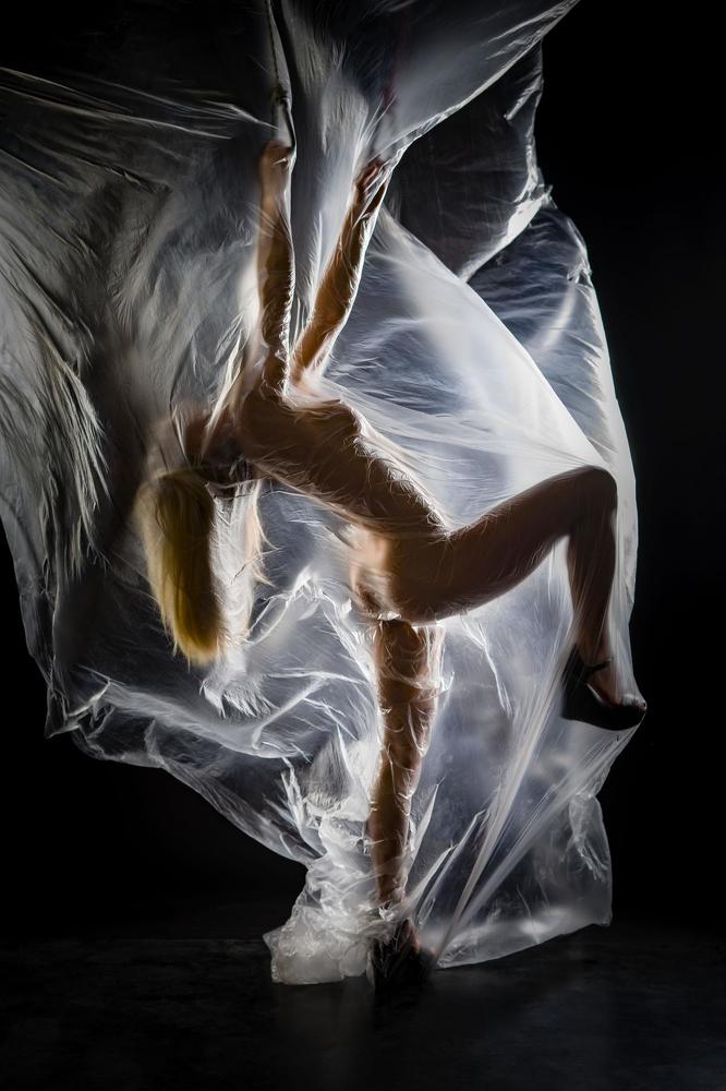 Today it is not easy to fly through the looking glass in the clean air