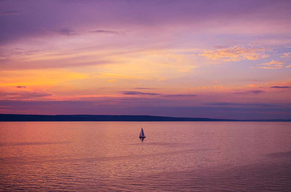 Белеет парус одинокий.
