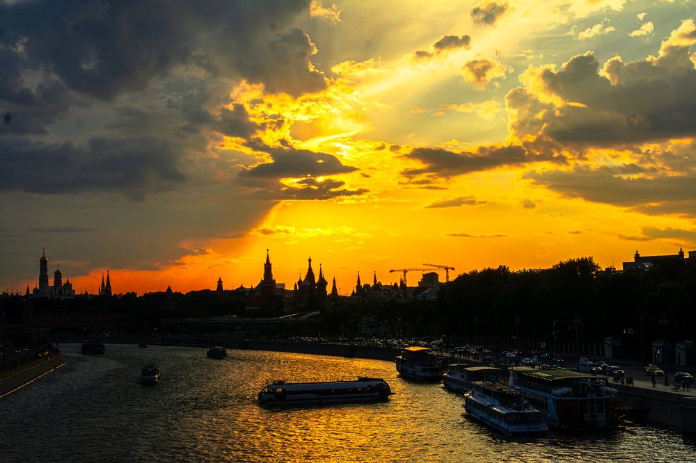 День подходит к завершению...