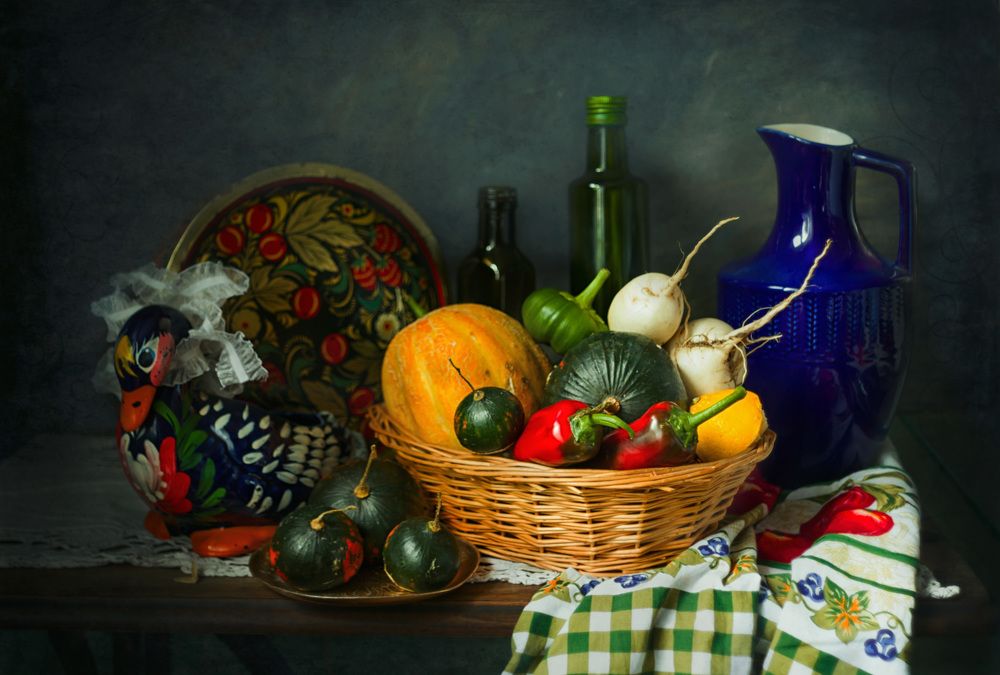 С тыковками, уточкой и синим кувшином