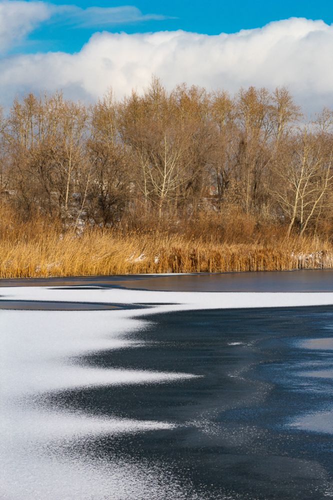 Снежные узоры на льду.