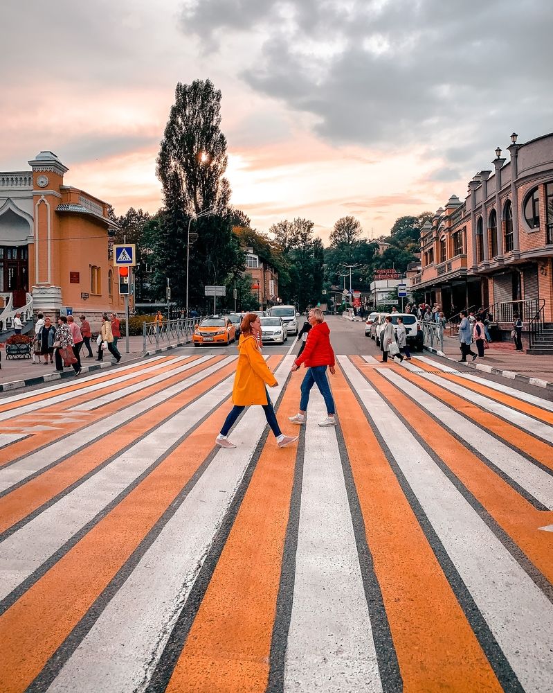 Жизнь в оранжевую и белую полоски!))