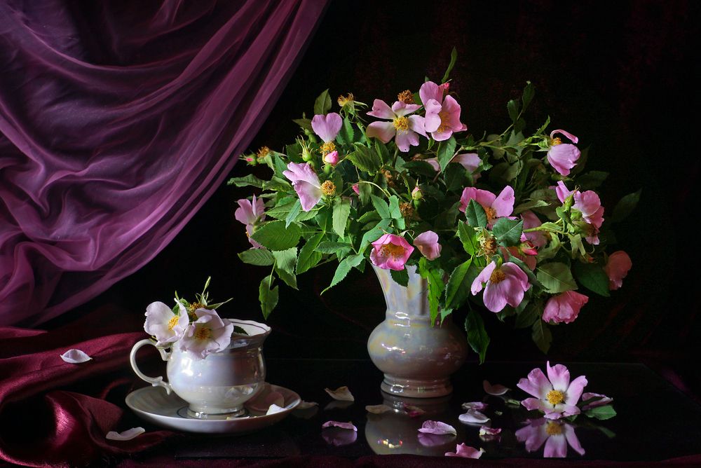 Аромат дикой розы