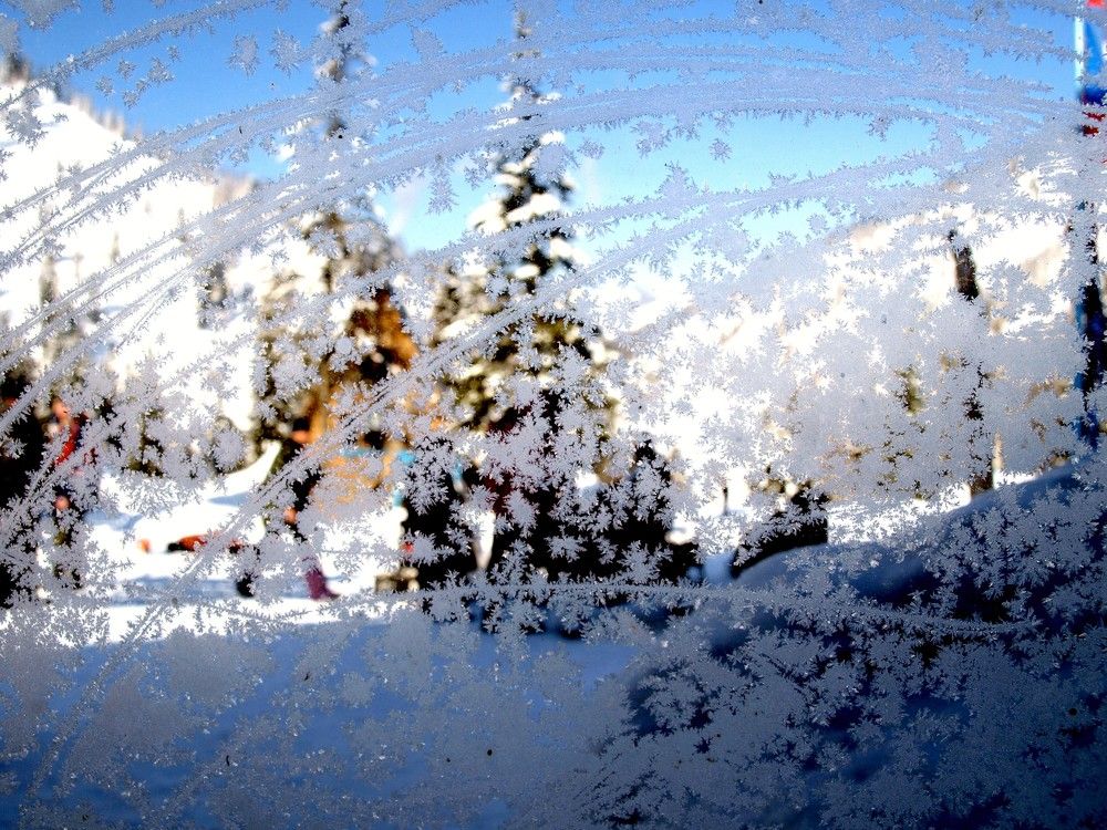 Через замёрзшее окно