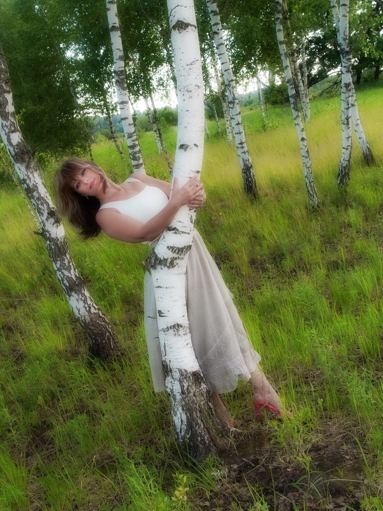 Среди берёз.