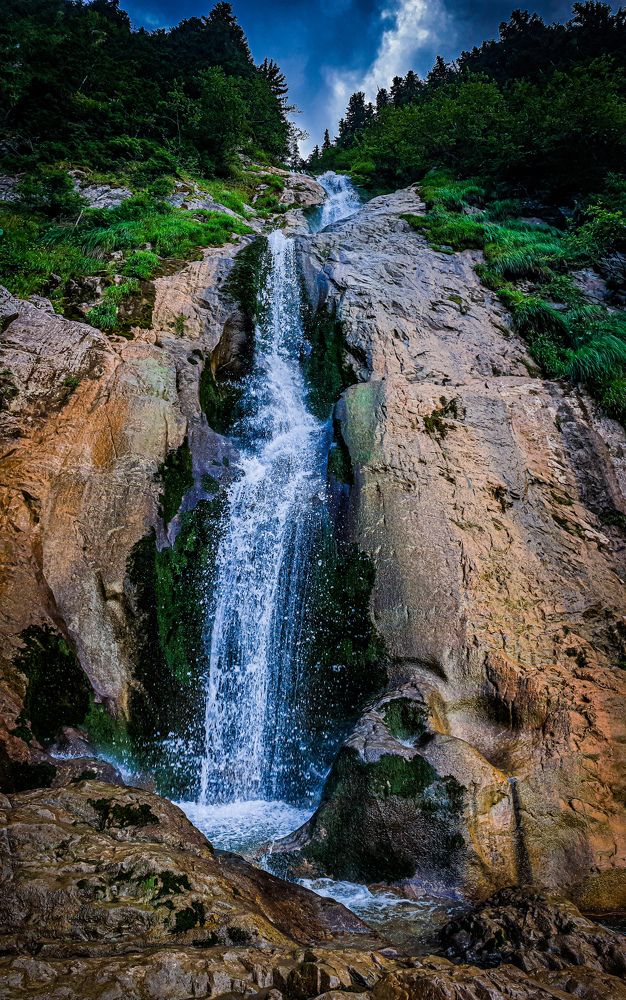Cloudy day at the Cailor Waterfall