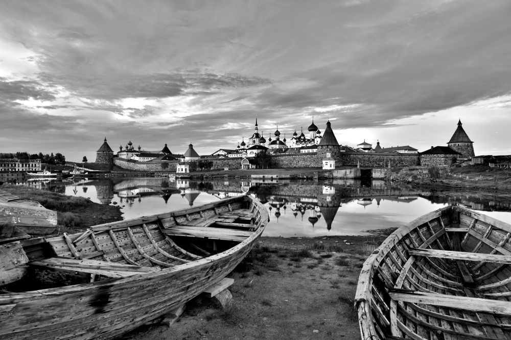 На монастырском берегу