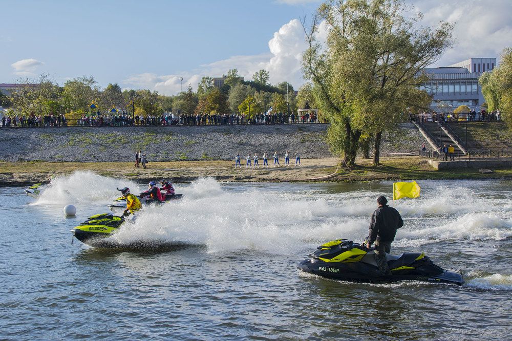 Праздник ,, День города."Водное шоу.
