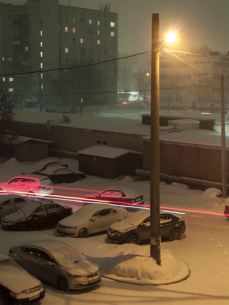 Вечер во дворе.