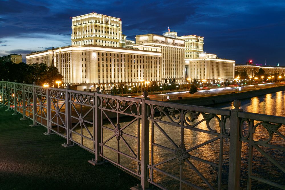 Вид с Андреевского моста на Фрунзенскую набережную